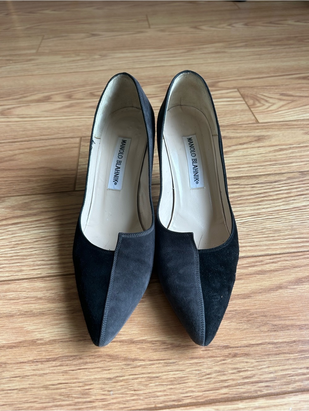 Manolo Blahnik Two-Tone Suede Pointed Toe Pumps Heels 37.5 / US 7.5 - Picture 1 of 3